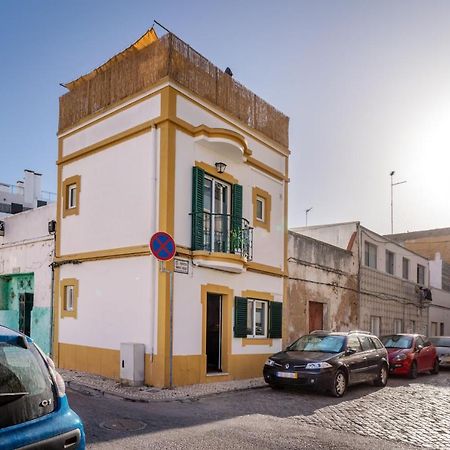 Arty Vintage Townhouse With Rooftop Shower & Sun Loungers オリョン エクステリア 写真