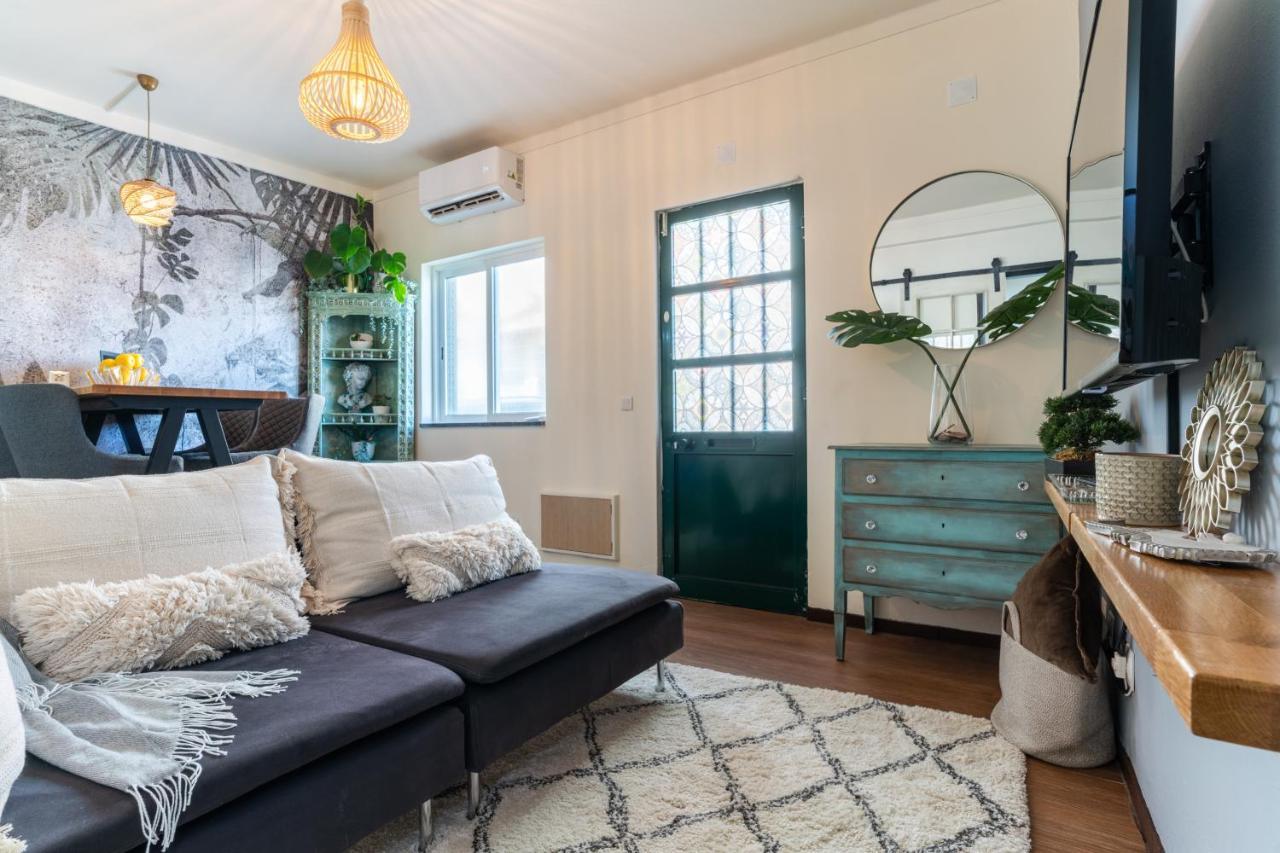 Arty Vintage Townhouse With Rooftop Shower & Sun Loungers オリョン エクステリア 写真