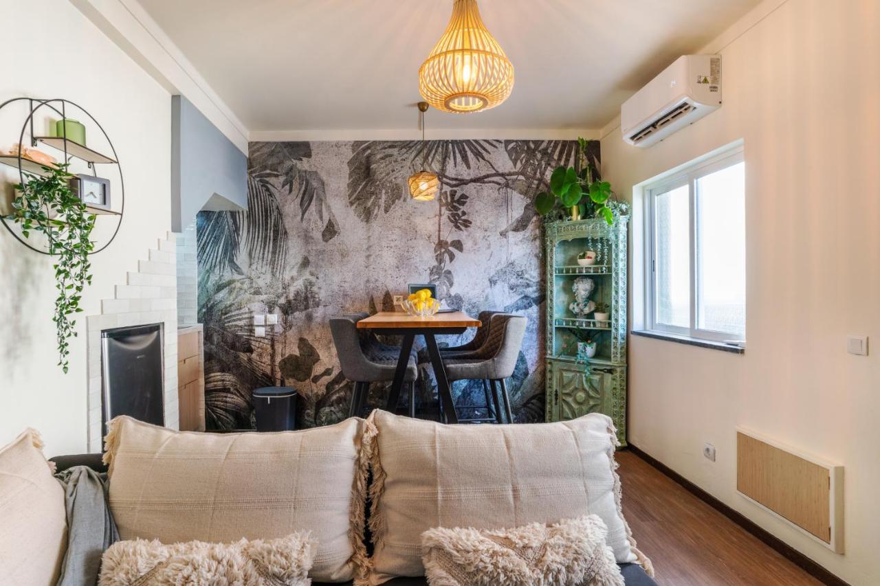 Arty Vintage Townhouse With Rooftop Shower & Sun Loungers オリョン エクステリア 写真