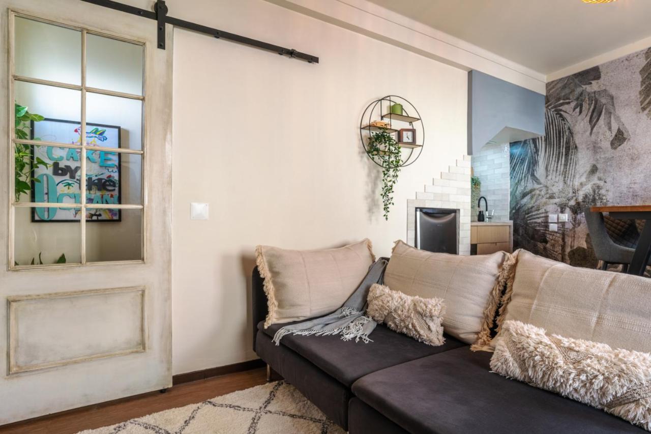 Arty Vintage Townhouse With Rooftop Shower & Sun Loungers オリョン エクステリア 写真