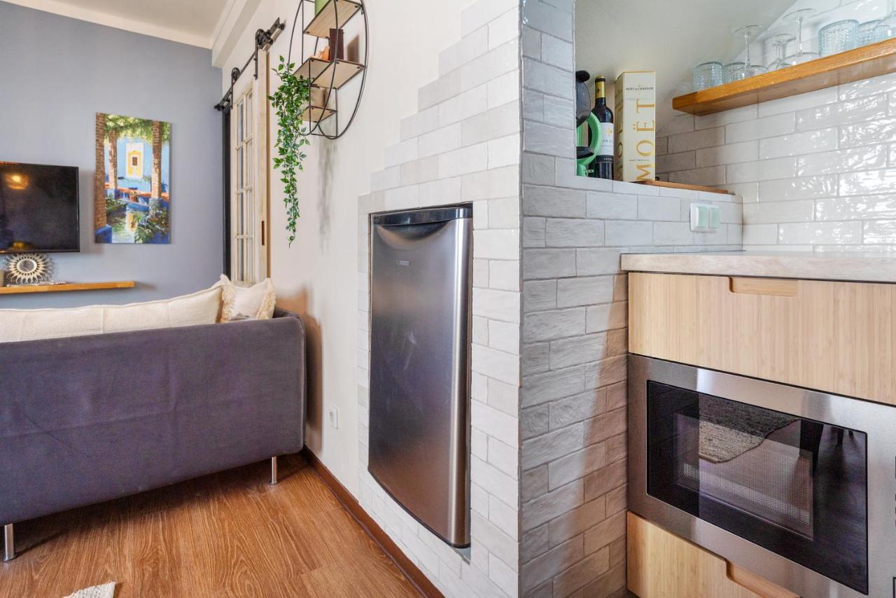 Arty Vintage Townhouse With Rooftop Shower & Sun Loungers オリョン エクステリア 写真