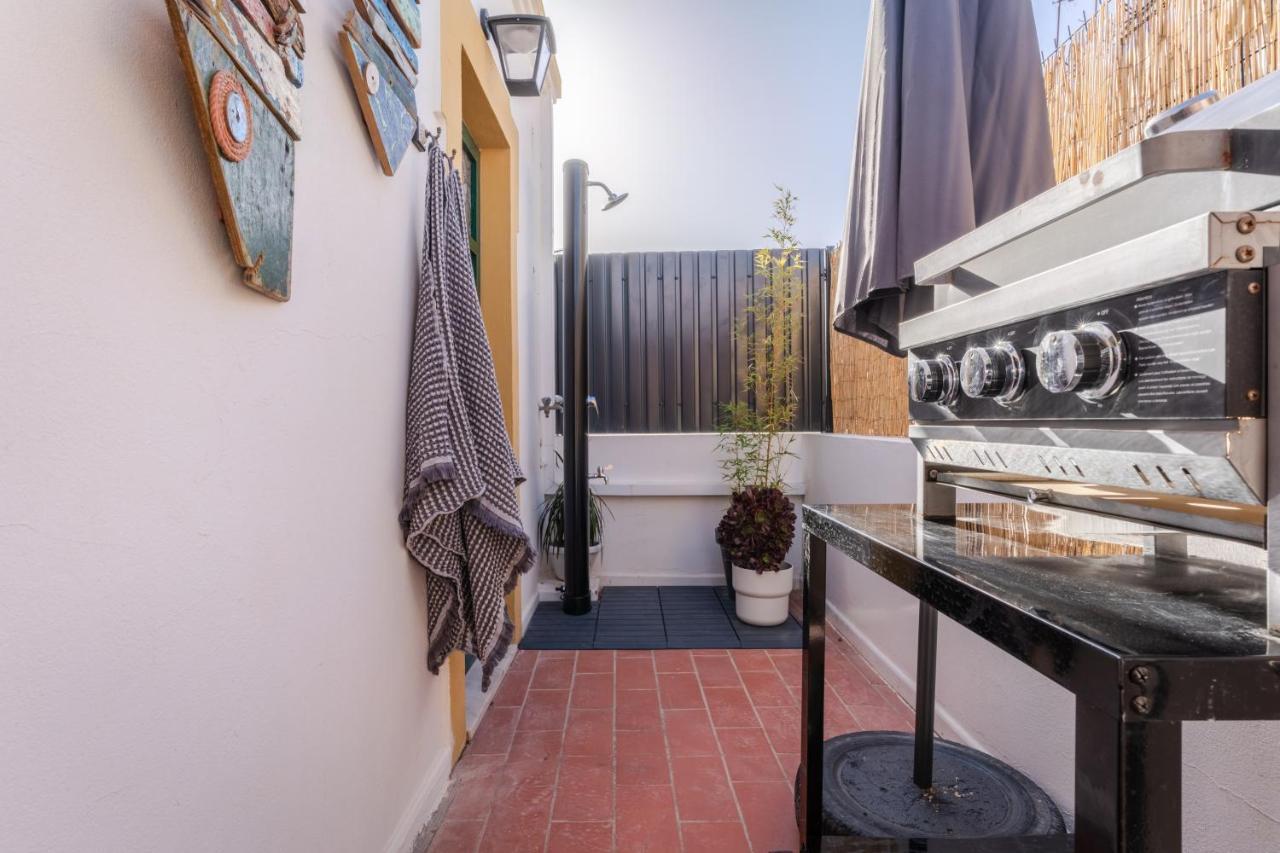 Arty Vintage Townhouse With Rooftop Shower & Sun Loungers オリョン エクステリア 写真