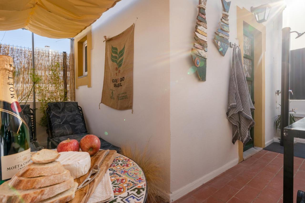 Arty Vintage Townhouse With Rooftop Shower & Sun Loungers オリョン エクステリア 写真
