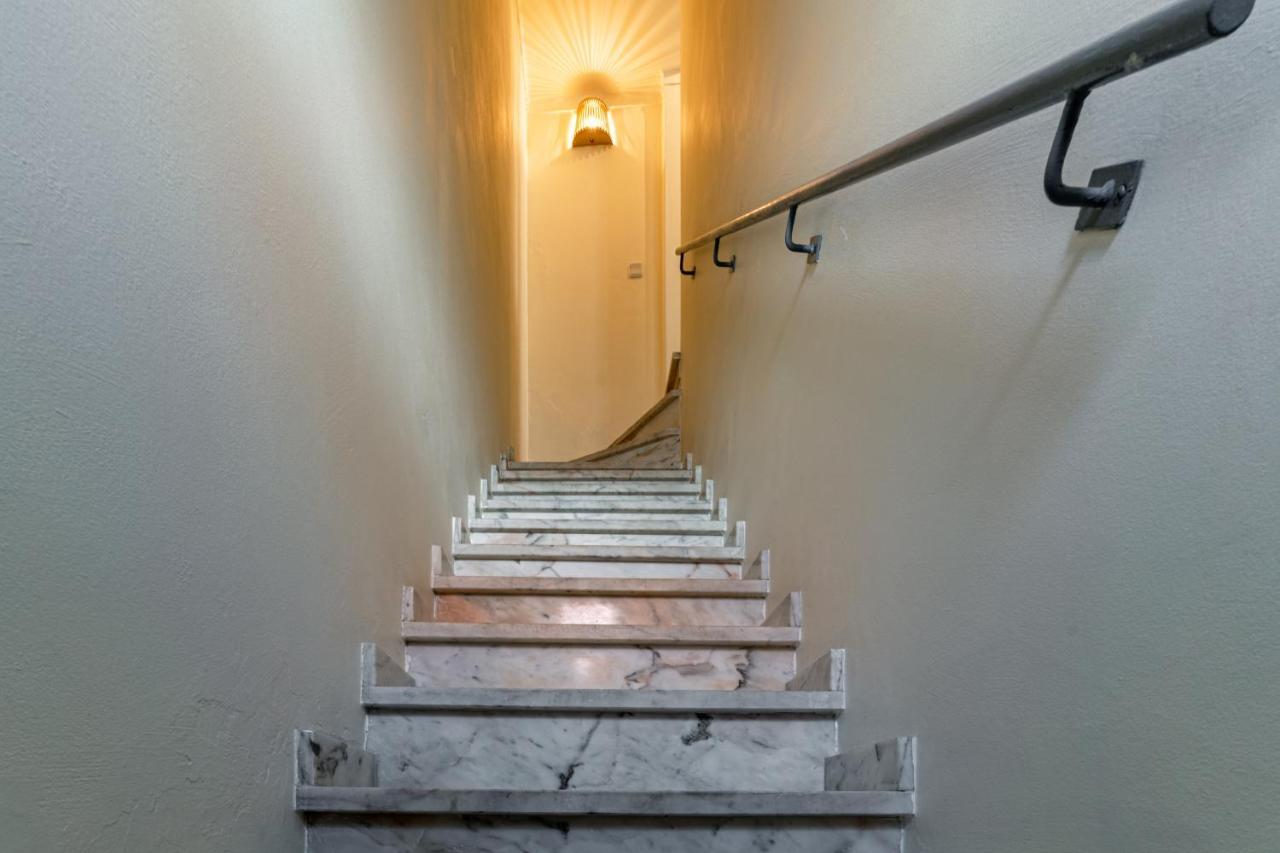 Arty Vintage Townhouse With Rooftop Shower & Sun Loungers オリョン エクステリア 写真