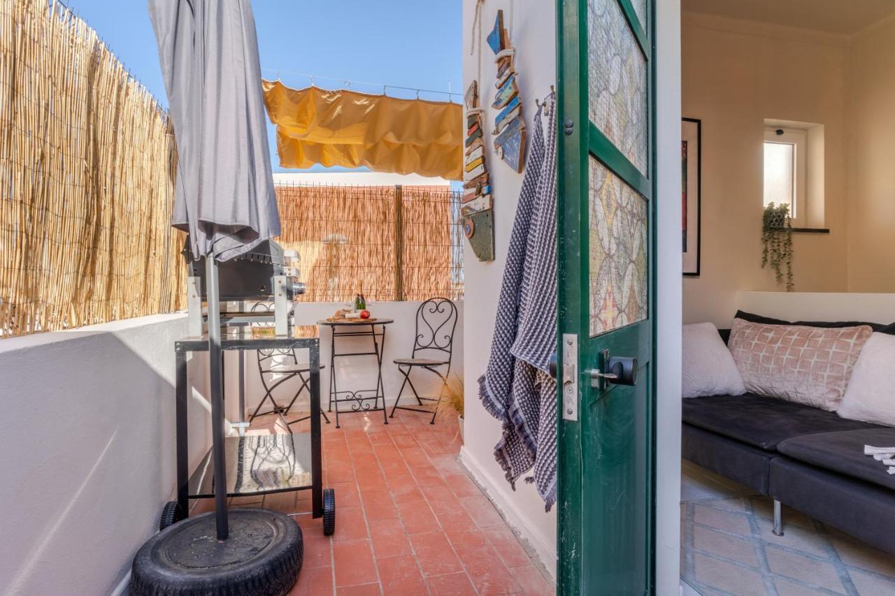 Arty Vintage Townhouse With Rooftop Shower & Sun Loungers オリョン エクステリア 写真